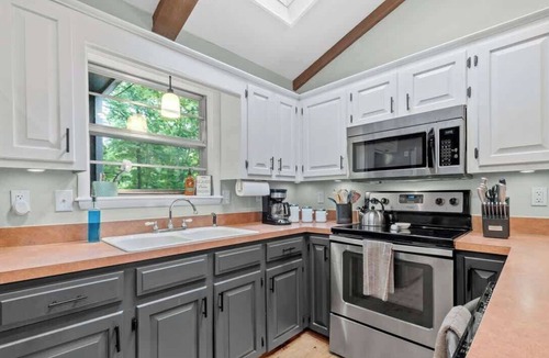Rogers House | MCM Lakehouse - Direct Lake Access - Sleeps 8