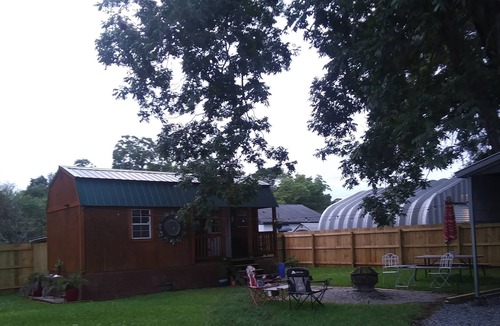 Charleston Cabin | Minutes away from downtown Charleston and Folly Beach!