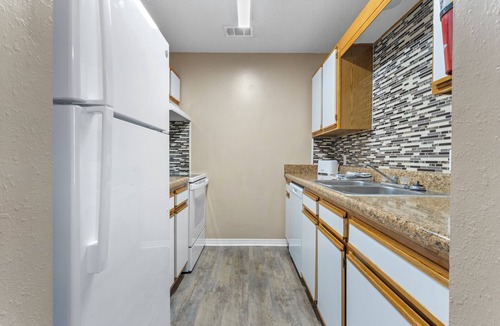 D'Iberville Apartment | Modern 2-Bedroom Villa with WiFi, Kitchen, Pool apartment in D'Iberville