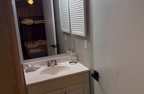 Orlovista Apartment | Modern 2BR/2BA Orlando Condo/10 minutes to Universal/30 minutes Disney