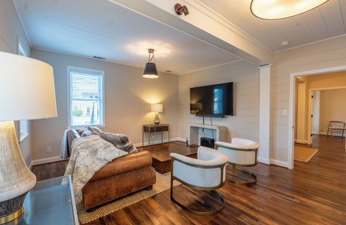 Thunderbolt Condo | Modern Coastal Cottage-Easy Savannah & Tybee Island Access