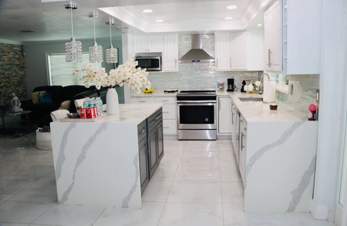 Lake Magdalene House | Modern Heater pool house tampa. Close to the park and zoo