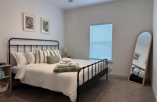 Bay Lake Apartment | Modern Oasis with King Bed, Fireworks View, 10 Minutes to Disney