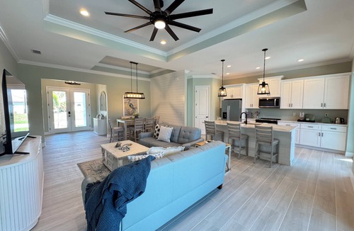 Long Meadow House | Modern Retreat 3BR/2BA w/Pool in Rotonda West