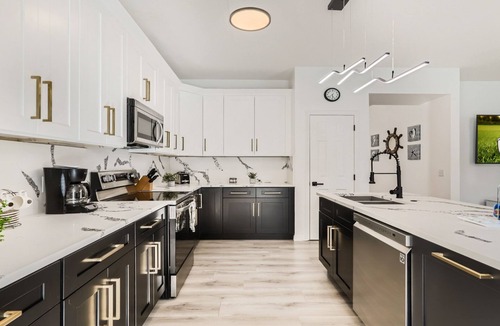 Windwood Bay House | Modern Tranquil Villa| 4 bed/3 bath Private Pool Heaven| Close to ChampionsGate and The Parks!
