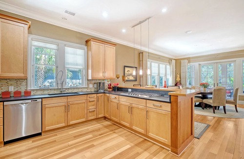 Vanderhorst Plantation House | Modern, triple master, quiet