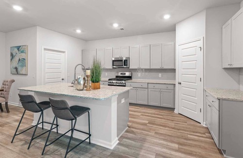 Johns Island House | Modernized 5BR Family Home｜Tranquil Patio｜Secure Backyard｜Warm & Inviting #41505