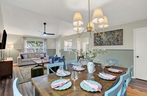 Whitemarsh Island House | Mossy Tides Retreat | Hot Tub+Mini Golf+Game Room