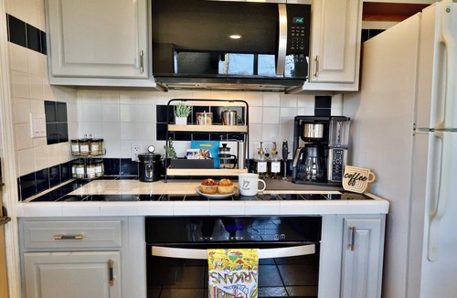Marble Falls Ski Chalet | Mountain Chalet for 8 - Near Hiking & Buffalo River + Full Coffee Bar & Kitchen
