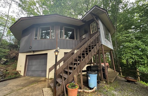 Newland House | Mountaintop Getaway with Sunset Views