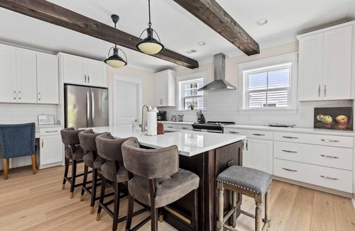 Old Village House | Mt Pleasant Beach Retreat- Mins to Beach-Hot Tub