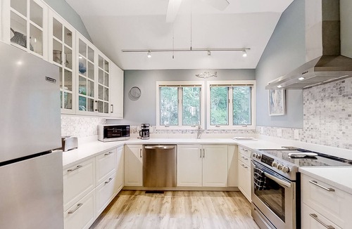Seabrook Island Villa | Multi-level end villa with grill, marsh views, screened porch, patio, deck, W/D