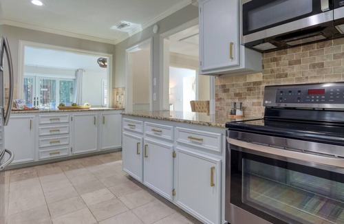 Shipyard Plantation House | MyStay at 7 Salem | Shipyard Retreat w/Private Pool + Pirate-Themed Bunk Room