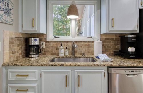Shipyard Plantation House | MyStay at 7 Salem | Shipyard Retreat w/Private Pool + Pirate-Themed Bunk Room