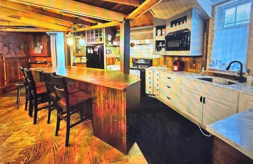 Canaan Cabin | Mystical Pines Hideaway: A One-of-a-Kind Cabin Escape: Trails, Hiking, Biking