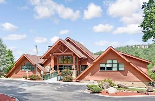 Pittman Center House | Nature is Calling! 2 Great Units, Close to Ripley s Moving Theater, Pool, Golf