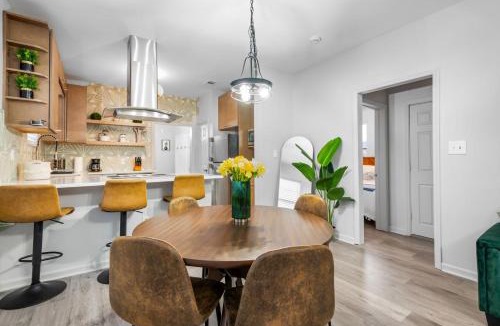 Midtown House | Near River St, Forsyth & DT - Stylish - Free Parking