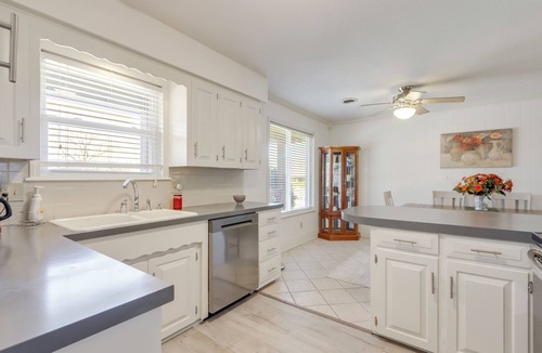 Bentonville - Fayetteville House | Near Trails & Dtwn Springdale! Dog-Friendly Home