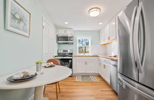 Midtown House | New 2BR 10 mins to DT Backyard Pets Friendly