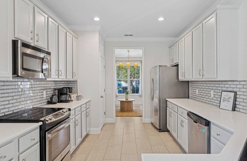 Bluffton House | NEW! 3 mins to Old Town Sleeps 12 Game Room Charming Bluffton Retreat