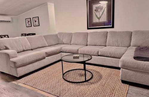 Beaufort House | New And Spacious. Pets Yes
