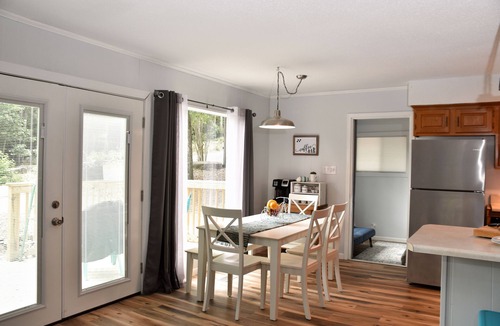 Fairfield Bay House | New Game Room! WiFi! King Bed! Family Friendly!