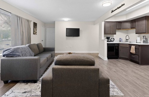Columbia Apartment | New! Modern Comforts near USC & Riverwalk Trails