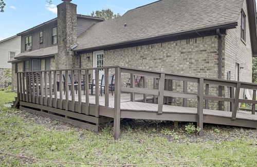 North Charleston House | NEW! Pet Friendly Retreat Near Navy Base and CHS