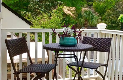 Old Village Apartment | New Quaint Coastal Escape/Bike to Beach & Shem Creek