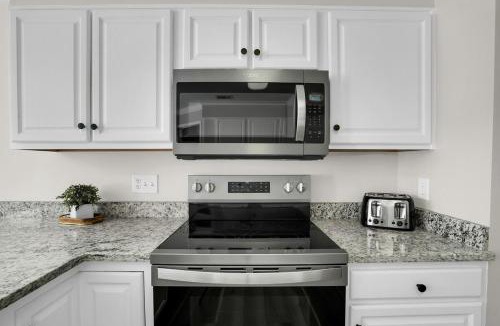 Rincon Apartment | NEW Southern Oaks Retreat Sleeps 8 in Luxury