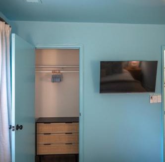 North Charleston House | NEW! The Spoonbill House - 2 Kings 1 Full, 10 Minutes to Downtown, 10 minutes to Airport