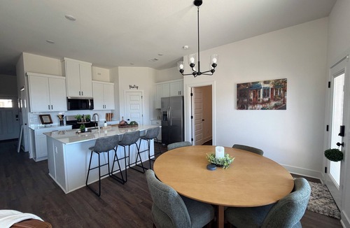 Farmington House | Newly Built 3B/2B home in Goose Creek Village 13 mins from UofA Campus