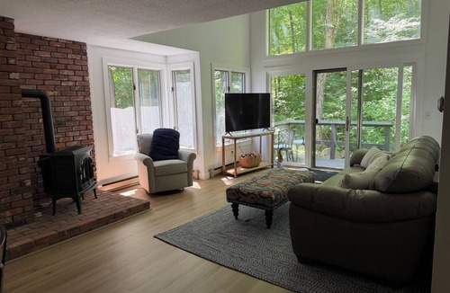 Grantham House | Newly renovated 2bd/2ba townhome in the Eastman Community.