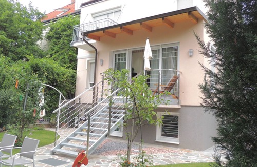 Meidling Apartment | * Nice apartment right next to Schönbrunn Palace Park, own car park