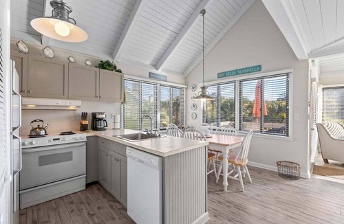 Sealoft Villas Cottage | Nicely Decorated! Great Location! Amenity access included! Neighborhood Pool! No pets