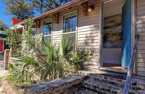 Westside House | Oak House Charleston 2BR in downtown. Enjoy peacefulness, history & comfort.