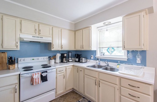 Northeast Virginia Beach House | Ocean Side Cottage 89th St VA Beach-last minute 20% discount week Aug 27–Sept 11