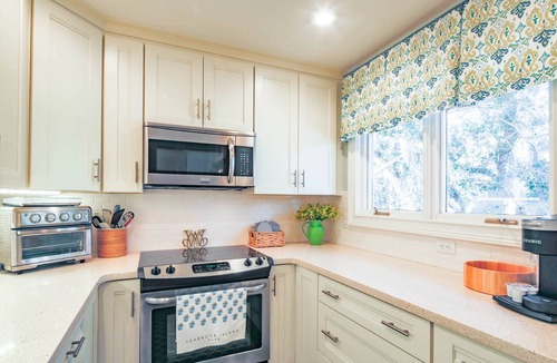 Seabrook Island Cottage | Oceanfront Community Pool Access; Serene, Sun-Dappled Screened Porch & Back Deck!