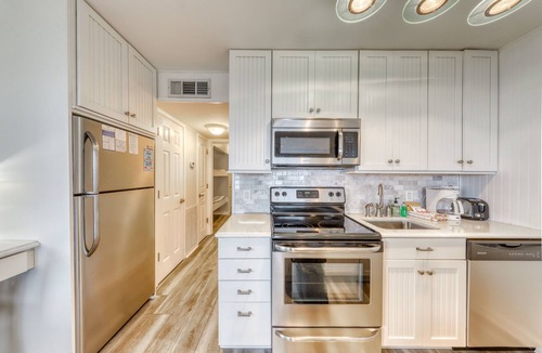 Isle of Palms Villa | Oceanfront corner condo w/spectacular view & shared pool/fishing pier