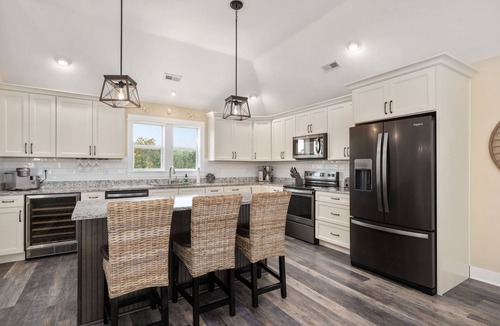 Whalehead Beach House | Oceanside,Pool,Spa,PinBall,7MinWalk2Beach&Sound New