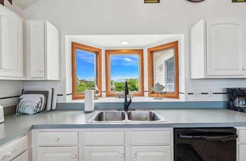 Whalehead Beach House | Oceanside: Private Pool. Hot Tub, Pets Ok. HUGE Gameroom with pool table! Sat.-Sat.