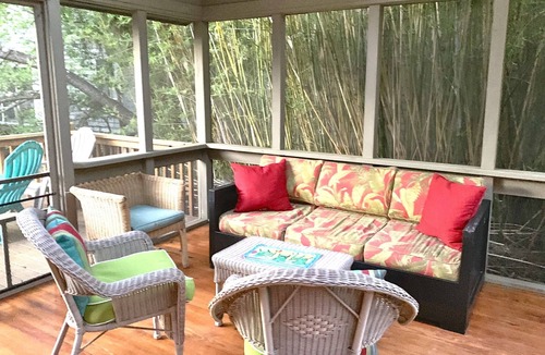 West Beach Cottage | Oceanwoods 3bd/2bth w/Enlarged Screen Porch, WiFi, updated!