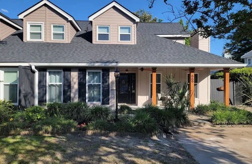 Old Village House | Old Village Home w/Huge Patio-Beach & CHS in 10 Mins! STR#ST260017 BL#20124322