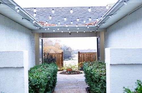 Mayhew House | On Golf Course | Peaceful | Central | Upscale