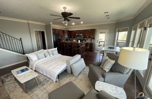 Russellville House | ON Mt Nebo State Park Luxury Mountain Retreat with Above the-clouds sunrise view
