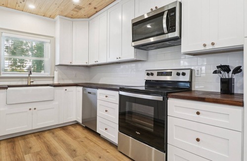 Claxton House | On the farm in Claxton: tucked down a quiet dirt road, your peaceful retreat.