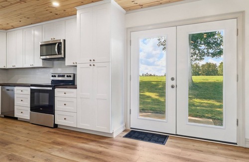 Claxton House | On the farm in Claxton: tucked down a quiet dirt road, your peaceful retreat.