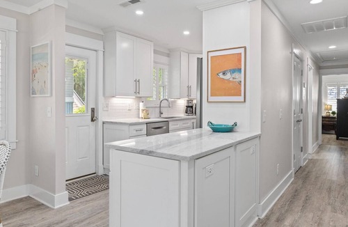 Isle of Palms House | Palms of Hart- 2 Blocks From Beach, Dog Friendly