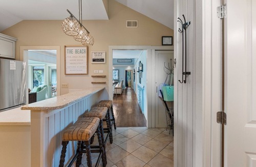 West Beach House | Paradise found Lagoon-front 3 min walk to Beach! 4BR/3.5BA Oceanwoods home.