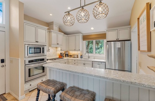 West Beach House | Paradise found Lagoon-front 3 min walk to Beach! 4BR/3.5BA Oceanwoods home.
